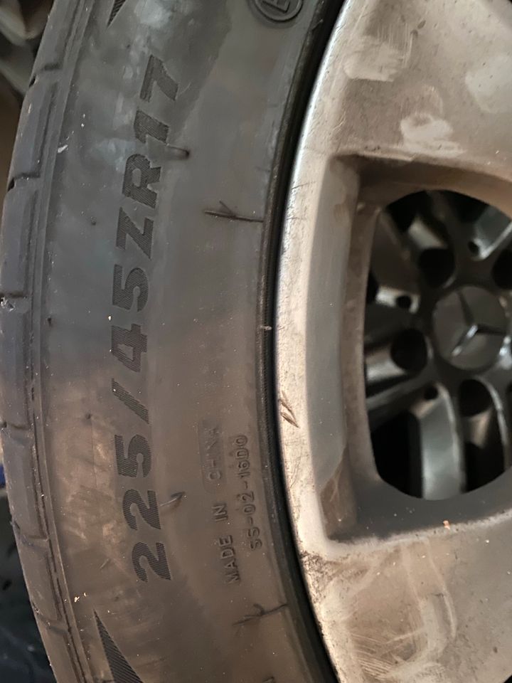 Mercedes Reifen mit Felgen 17 zoll in Memmingen