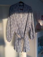 Schönes Kleid H&M Gr.xxl blau-weiß Nordrhein-Westfalen - Rheinberg Vorschau