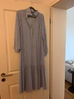Kleid mit Blumenmuster Frankfurt am Main - Sachsenhausen Vorschau