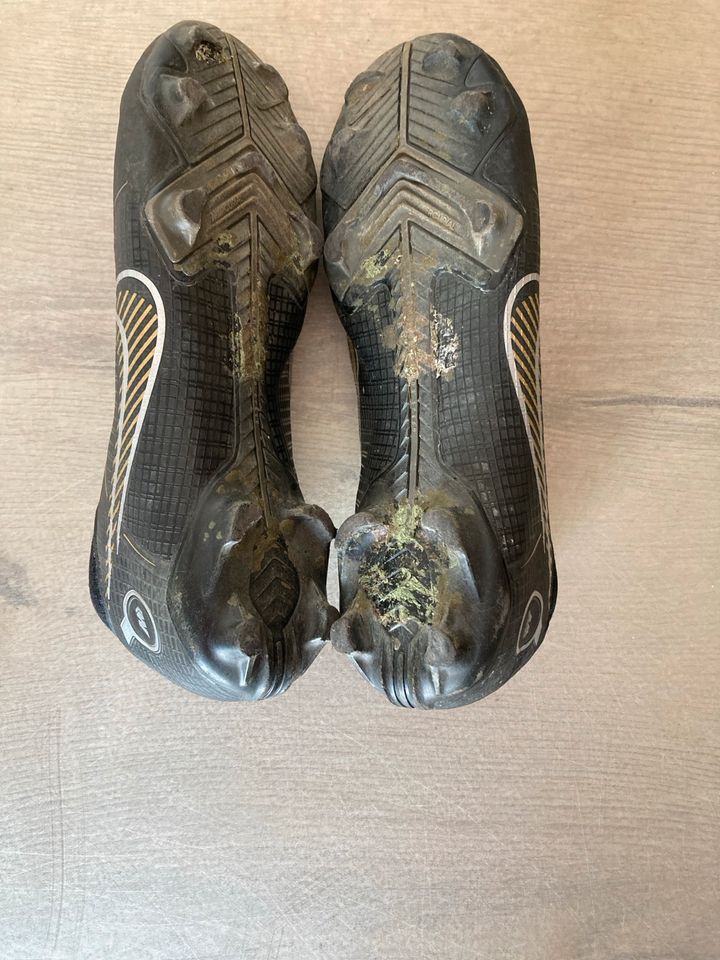 Fußballschuhe, Nike in Größe 40,5 in Beckingen