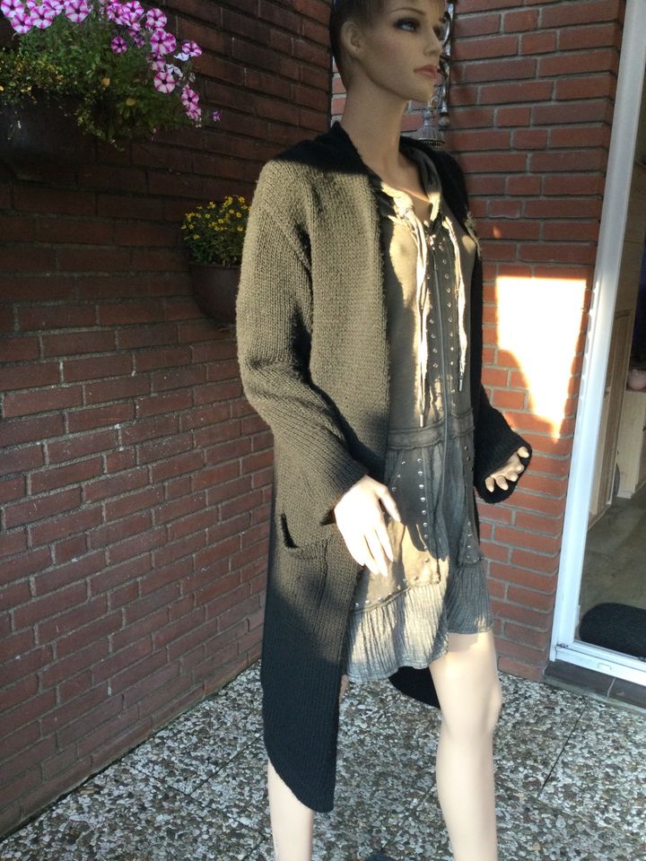 Lange Strickjacke in Harrislee