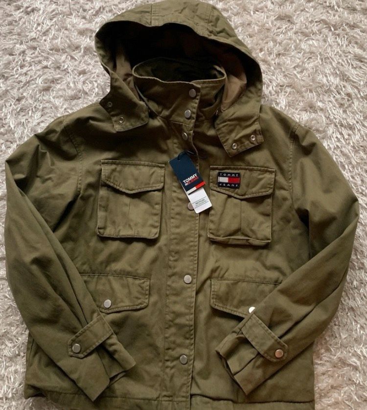 Tommy Hilfiger / Tommy Jeans Jacke / Kurzparka Khaki Gr. S| in Berlin