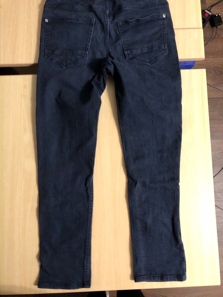 Jeans, joggers, H&M, Gr 146, 152, Jungen in Wittorf