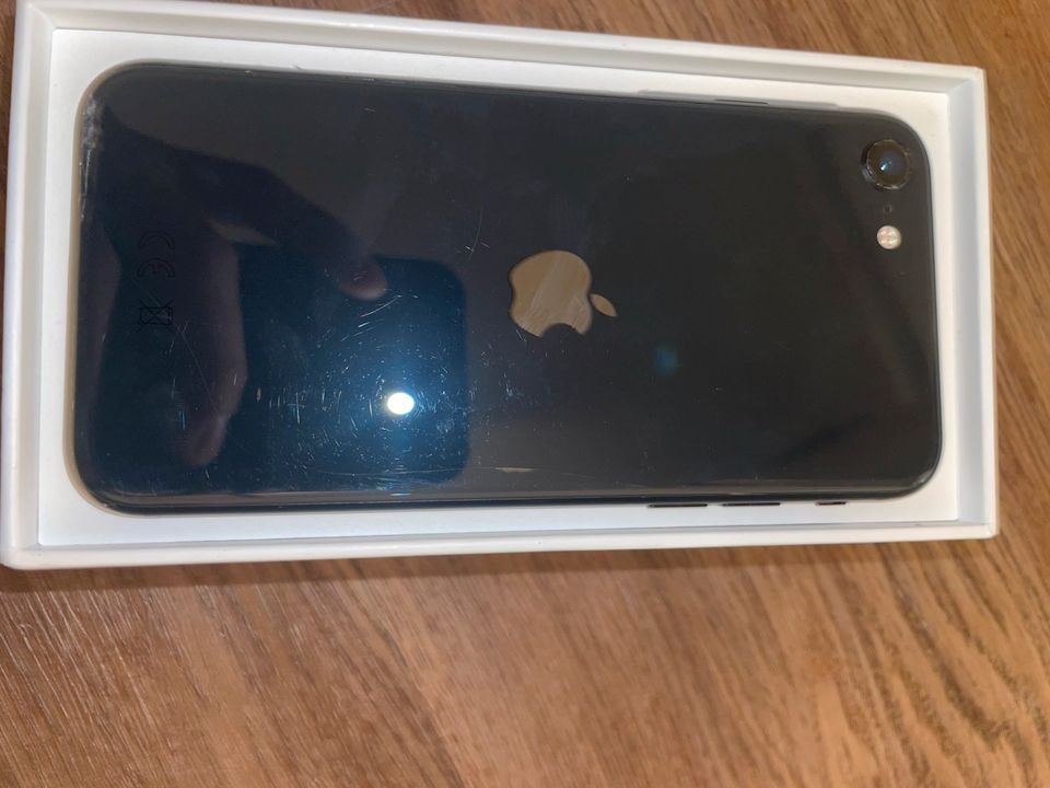 iPhone SE 2020 64gb in Erfurt