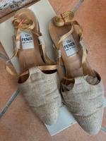 Sommerschuh in Cremeweiß und Gold mit Ledersohle, Fendi Berlin - Kladow Vorschau
