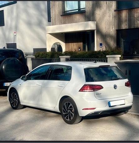 Volkswagen VW Golf VII 1.5 TSI JOIN Navi Bluetooth RearView in München