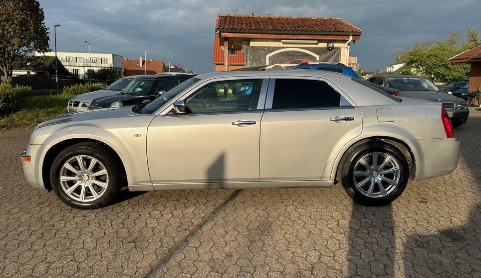 ❗️Chrysler 300C 3.0 CRD Limousine TÜV & AU NEU❗️ in Wunstorf