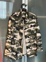 Camouflage Jacke von H&M in Größe S München - Maxvorstadt Vorschau