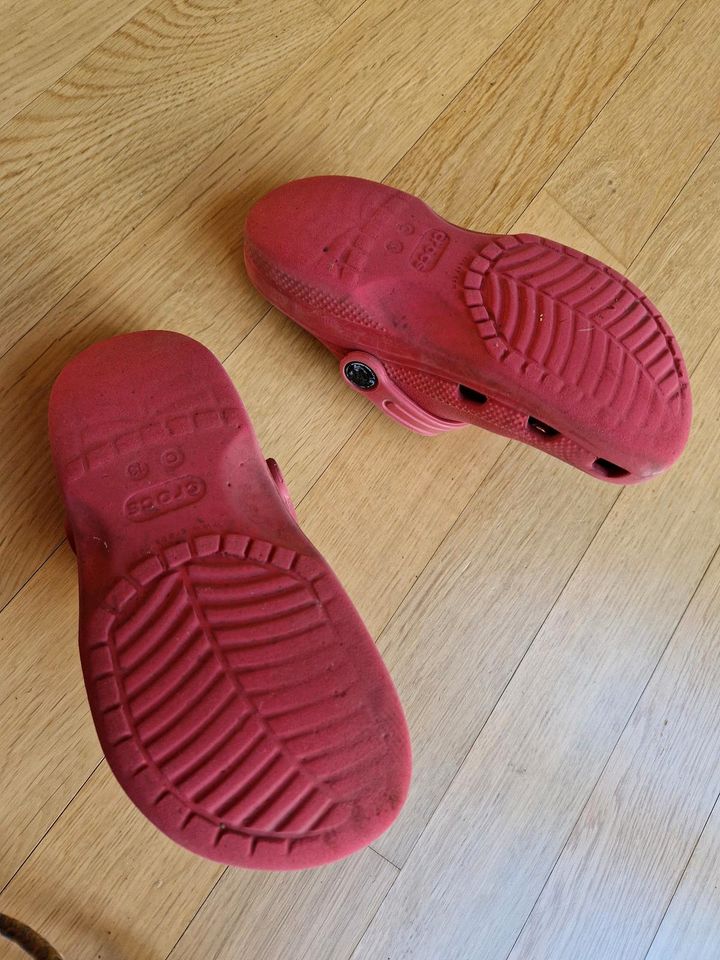 CROC CROCS rot Badeschuhe C13, 30, 31 in Stuttgart