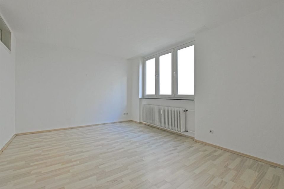 Ideal für Wohngemeinschaft: 3-Zimmer-Wohnung mitten in der Kasseler City am Spohrplatz in Kassel