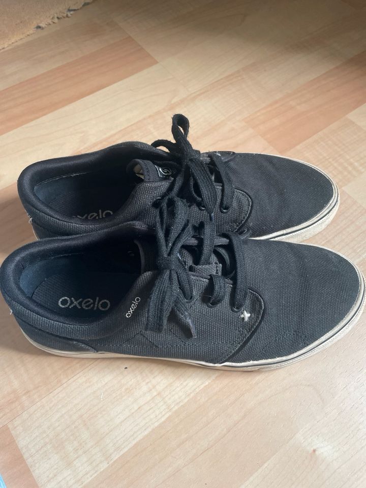 Schwarze Sneakers Oxelo unisex in Holzminden
