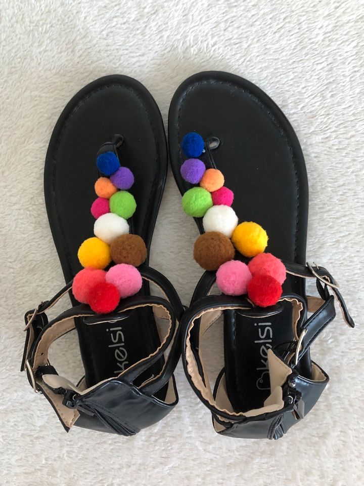 Schwarze Pom Pom Sandalen Sommer Urlaub Schuhe Boho Style in Hessen -  Darmstadt | eBay Kleinanzeigen ist jetzt Kleinanzeigen