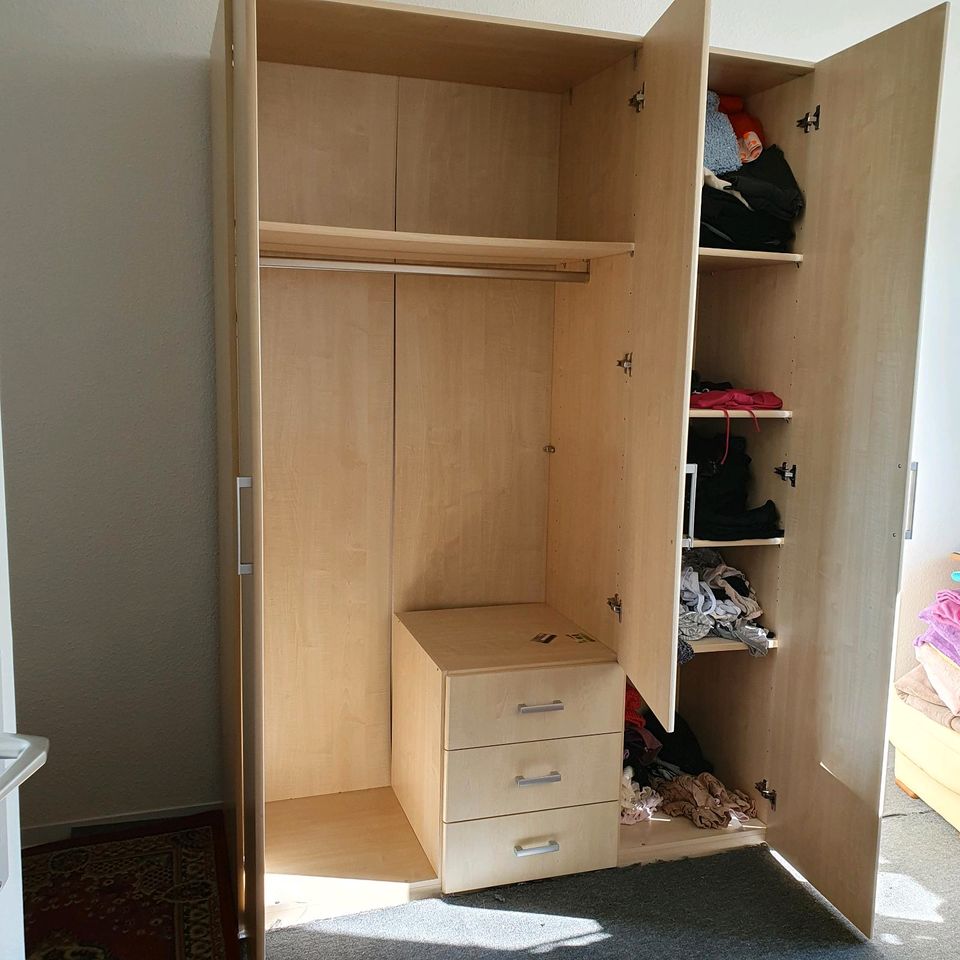 Kleiderschrank zu verkaufen in Cottbus