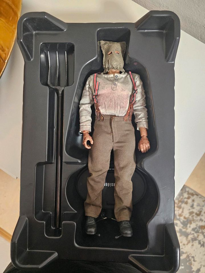 Hot Toys resident evil 4 Ganado Chainsaw 1:6 Figur in München