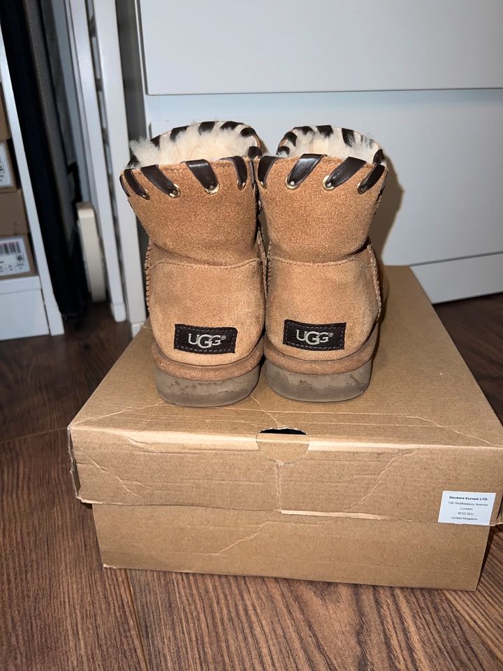 UGG Boots Aidah Mini gr 39 ORIGINAL in Hamburg