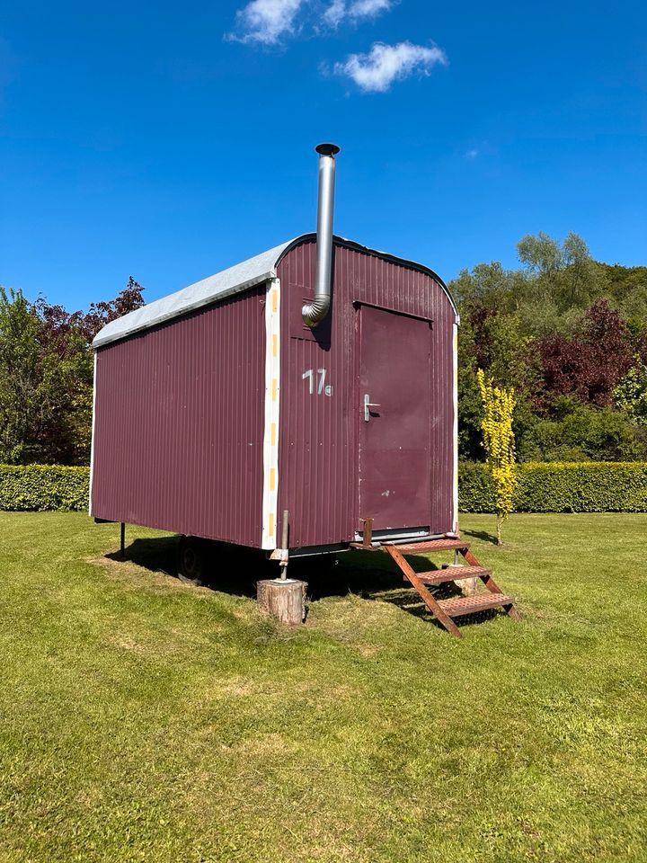 Bauwagen mit Ofen und Strom, Stahl Unterbau, Gartenhütte in Bad Driburg