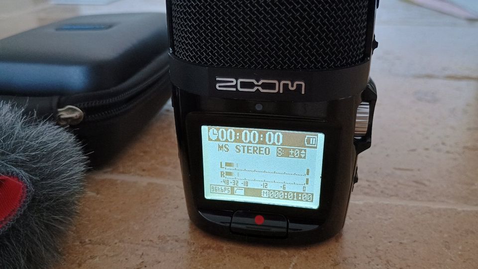 ZOOM H2n Mobiler Recorder + div. Zubehör in Landsberg (Lech)