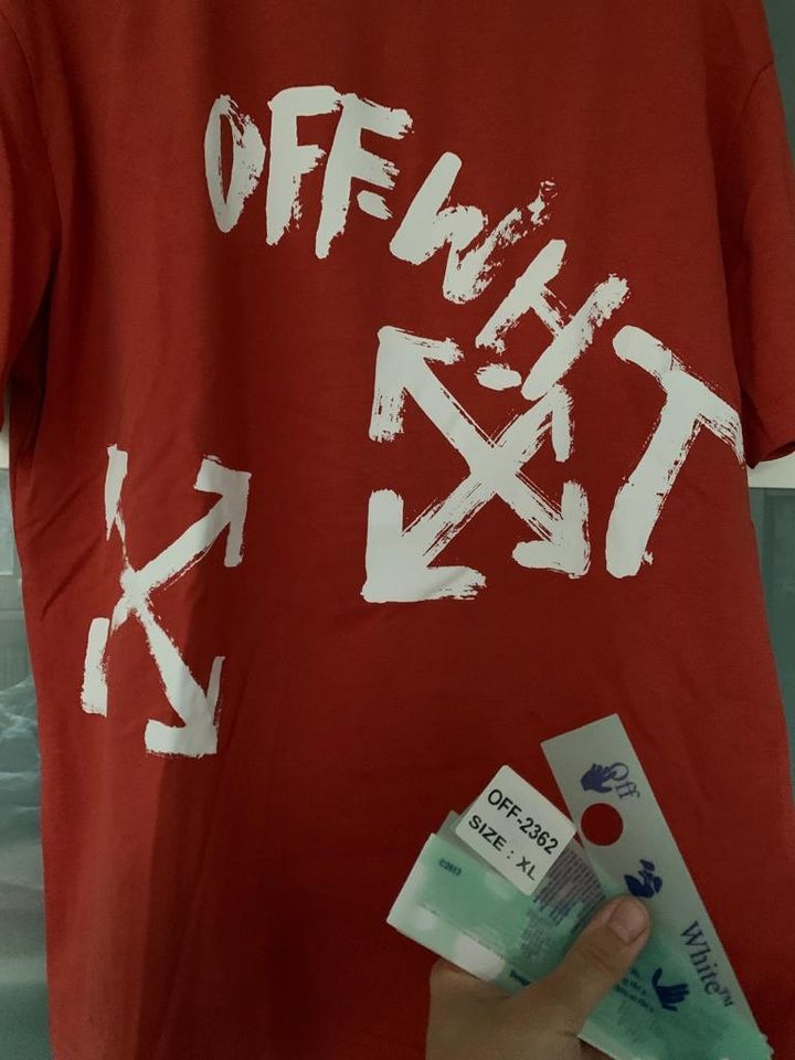 Off-White T-Shirt Gr. XL in Berlin