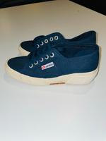 Superga Sneaker Turnschuhe Plateau Dunkelblau Größe 35 Neu Niedersachsen - Wilhelmshaven Vorschau