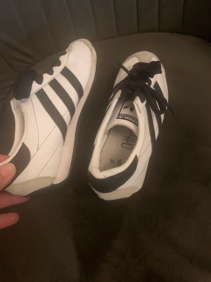 Adidas Schuhe Kinder in Frankfurt am Main