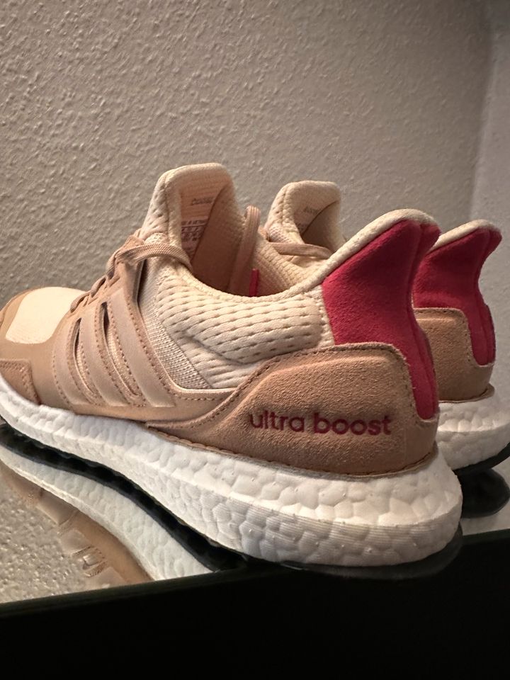 Adidas Ultra Boost Nude 39 1/3 NEU in Hannover