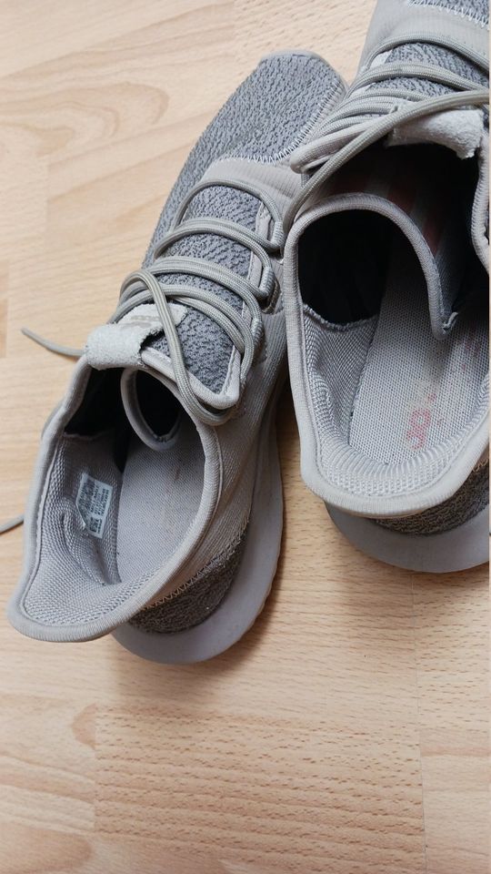 adidas Sneaker braun/grau Gr. 42,5 in Halstenbek