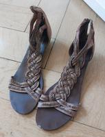 Steve Madden Sandalen Leder Keilabsatz Gr 39,5 Römer Gladiatoren Frankfurt am Main - Bockenheim Vorschau
