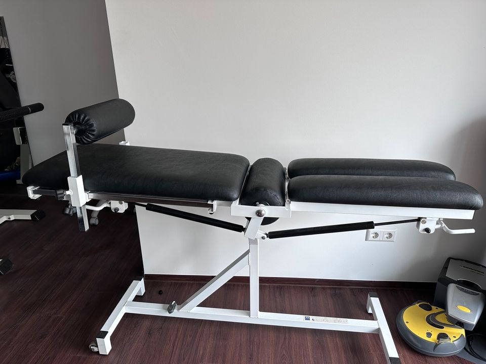 Liege Massageliege Flachbank Physiotherapie in Simmozheim