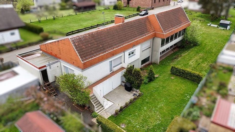 +++Ruhbank: Albert-Schweitzer-Haus mit 400 m² Nutzfläche und großer Erdgeschosswohnung mit Balkon und Garage, Bauplatz in hervorragender Lage+++ in Pirmasens