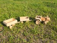 Holzauto Traktor aus Holz, 2 Anhänger, Handarbeit Sachsen - Obergurig Vorschau