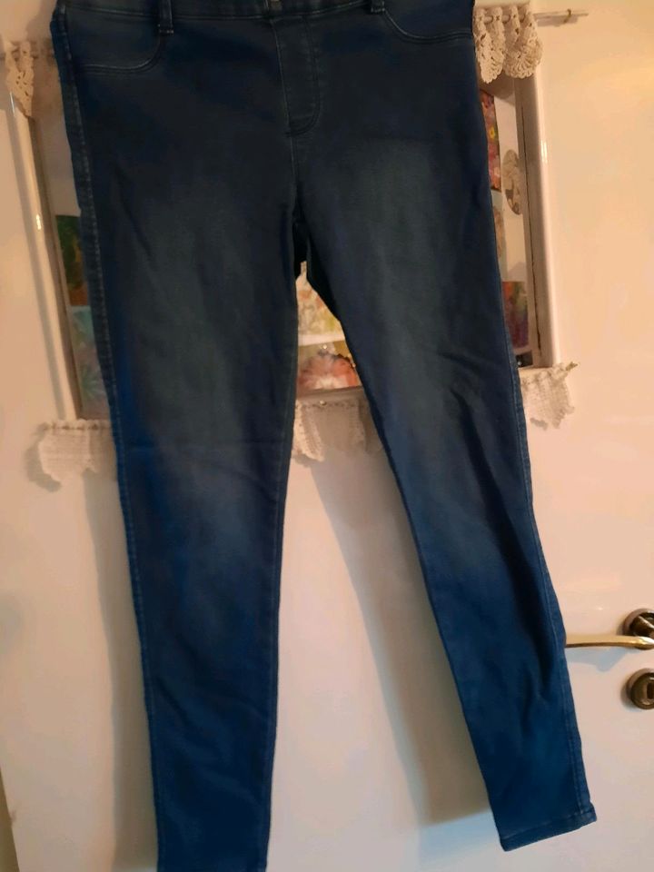 Gerade geschnittene S. Oliver Jeans in Bad Orb