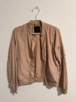 ZARA Bershka Bomber Jacke alt rosa Größe XS Hessen - Friedberg (Hessen) Vorschau