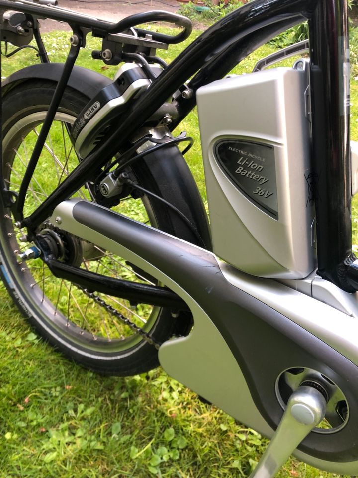 Flyer i:sy E-Bike kompakt City Fahrrad Tiefeinsteiger in Frankfurt am Main