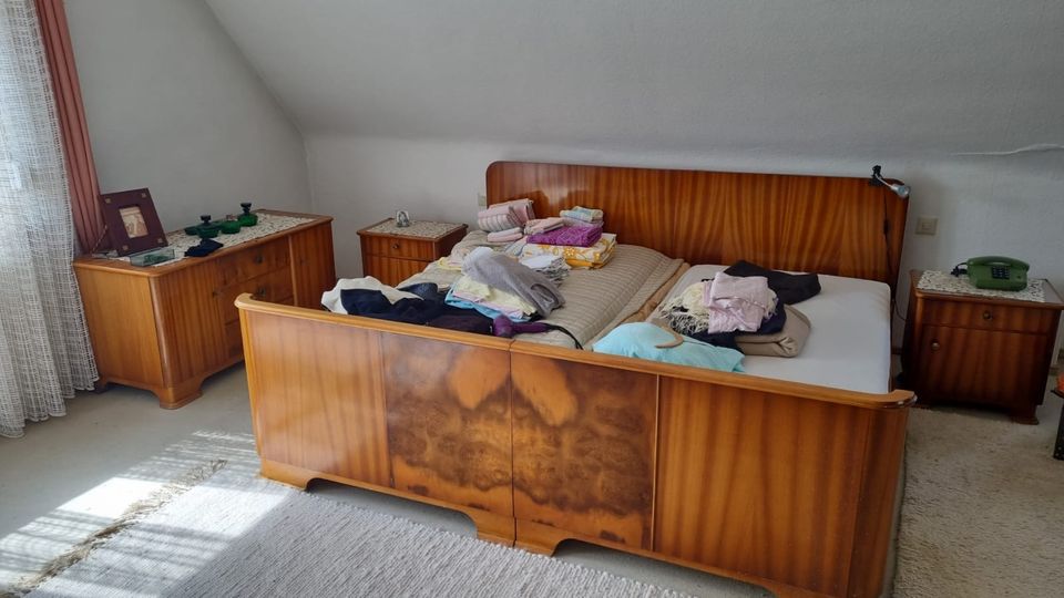 Massives komplettes Schlafzimmer Set Bett schrank Kommode in Hannover