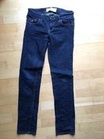 2x Hollister 0S Jeans / 5pocket Hose blau Gr. S - W 24 / L 31 Niedersachsen - Nienstädt Vorschau