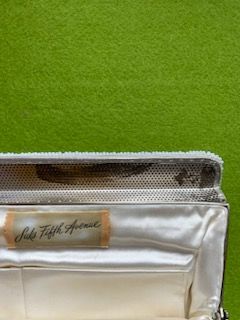 Perlenbestickte Abendtasche , 70-er Jahre ,weiß Saks Fifth Avenue in Kiel