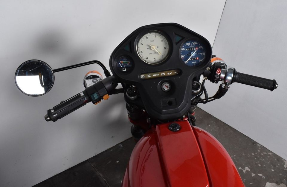 Schön modifizierte Moto Guzzi Le Mans III in Laer