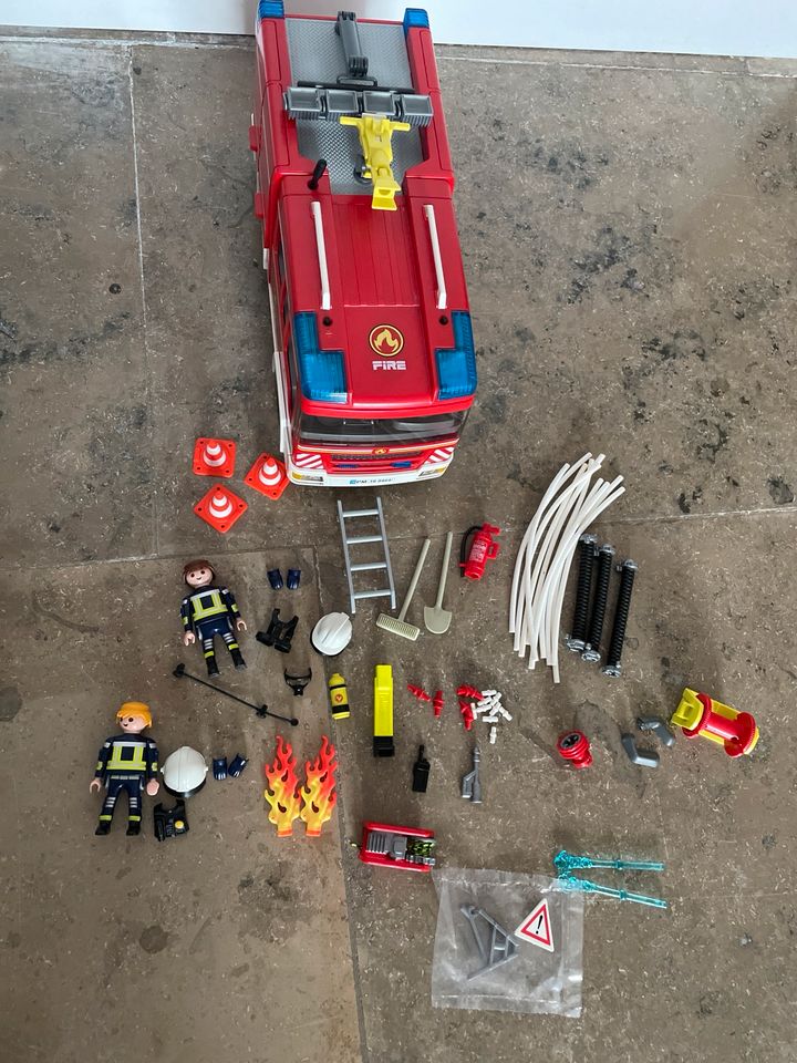 Playmobil 9464 Feuerwehr-Rüstfahrzeug mit Licht und Sound in Olfen