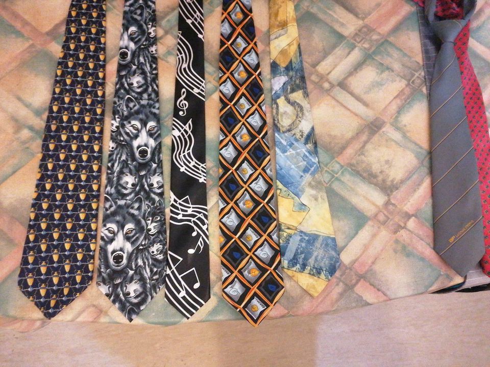 20st. modische Krawatten je 2€ in Frankfurt am Main