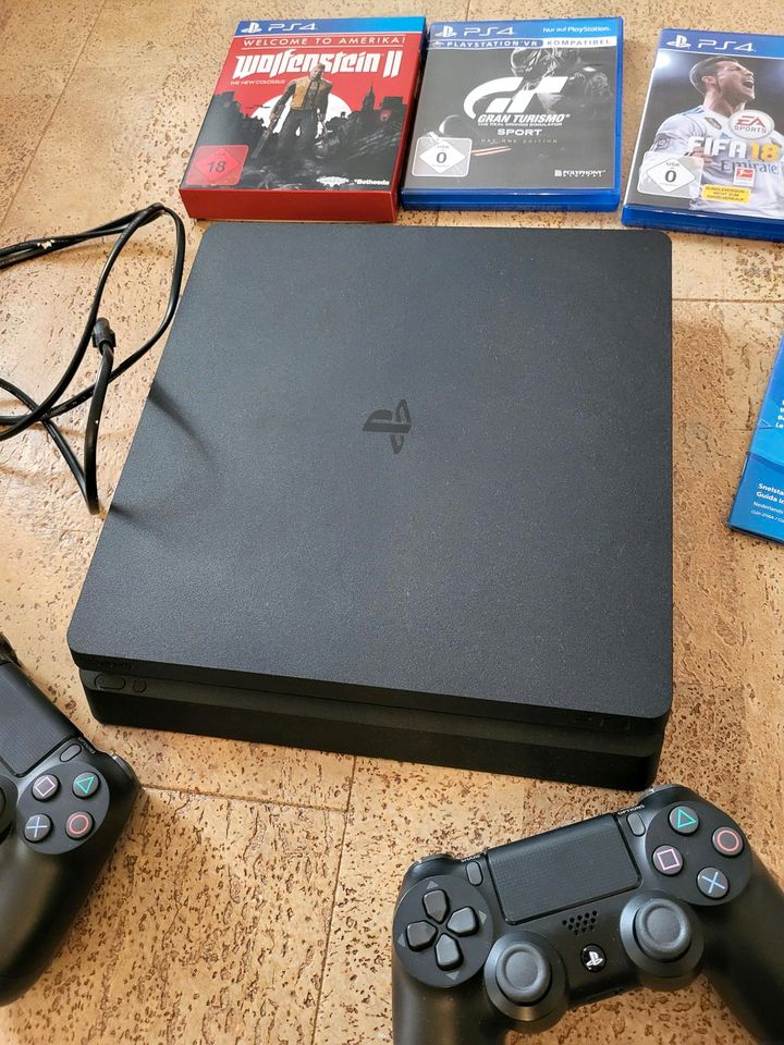 Playstation 4 Pro neuwertig in Duisburg