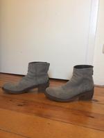 hellgraue wild Leder Stiefeletten von Punto Pigro Schleswig-Holstein - Kiel Vorschau