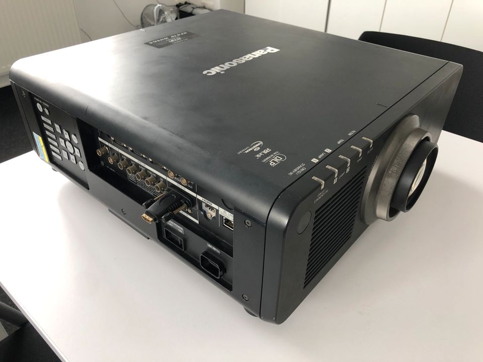 Panasonic Beamer PT-DZ870EK in Lachendorf