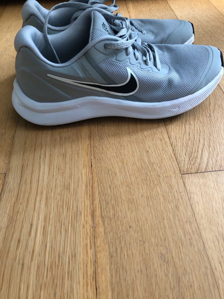 Nike Starrunner  Sportschuhe 36.5 Mödchen in Heidelberg