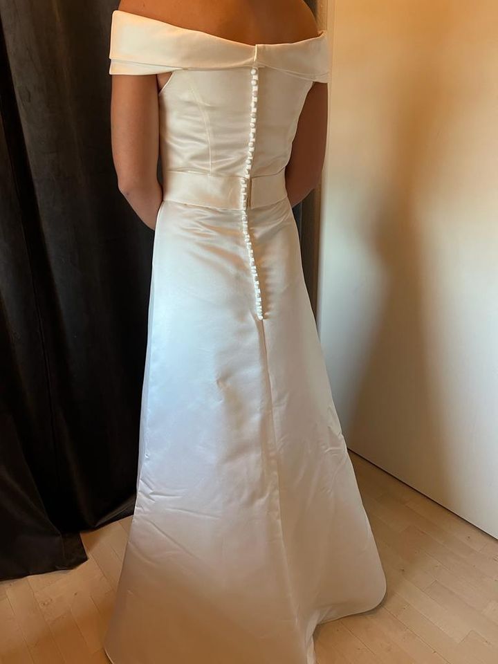Hochzeitskleid Brautkleid ungetragen Größe 38 in Berlin