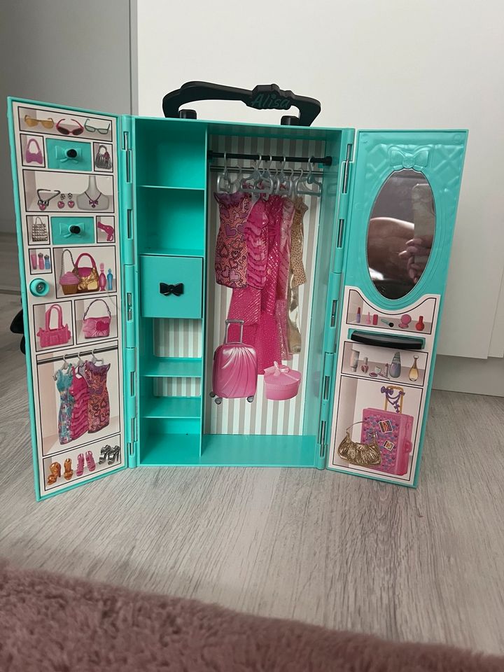 Barbie Kleiderschrank in Dortmund