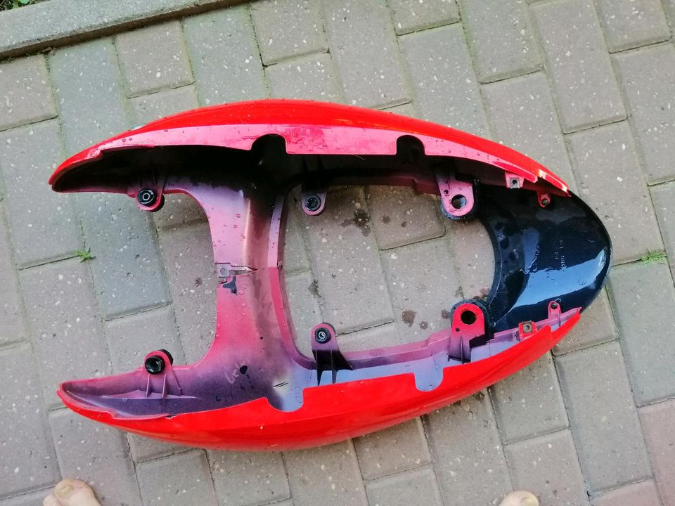 Sv650 AV Heck Seiten Verkleidung rot in Moers