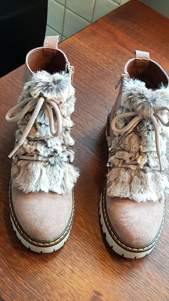 robuste Winterstiefeletten mit Fake-Fell-Deko, Gr. 40 in Leverkusen