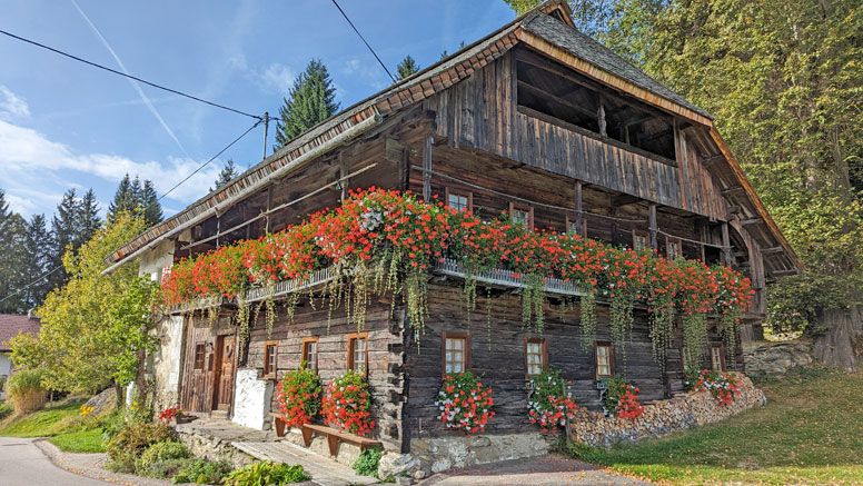 Hütte Österreich: uraltes Ferienhaus nahe Millstätter See bis 8 P in Karlsruhe