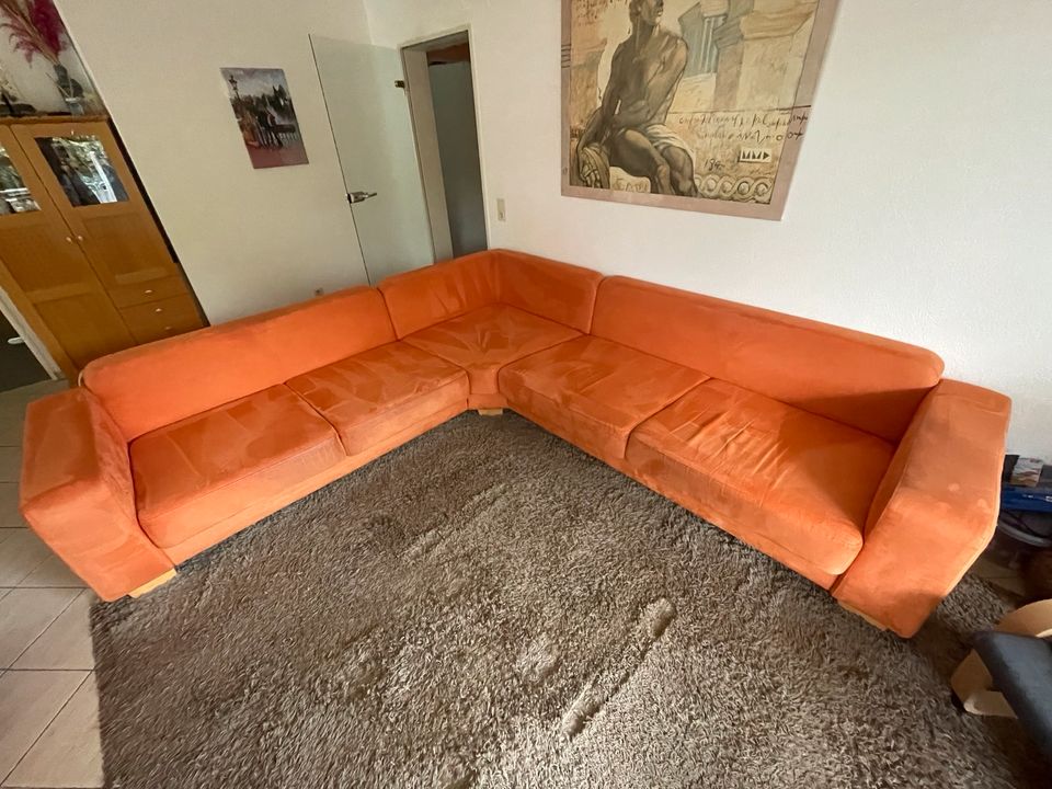 Ecksofa mit Holzfüßen in Aachen