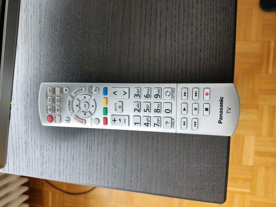 43 Zoll (108cm) Fernseher, Panasonic TX-43ESW504 in München